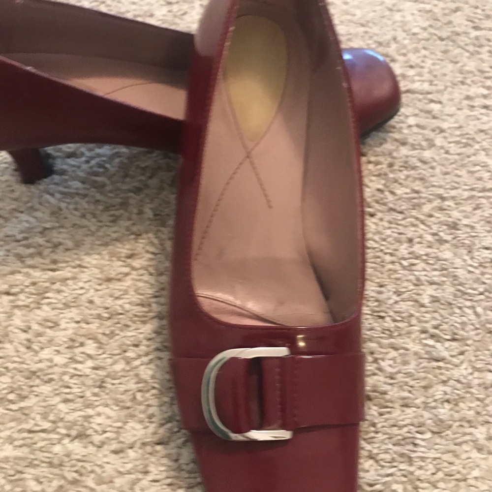 Liz Claiborne Burgundy shoes - Picture 4 of 4